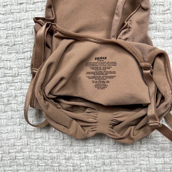 Skims Seamless Sculpt Thong Bodysuit - Picture 8 of 8